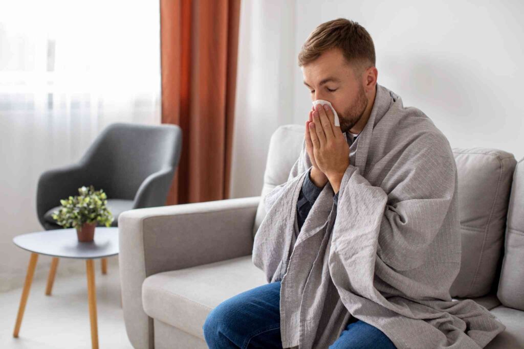 vista-lateral-homem-doente-que-sofre-de-alergia